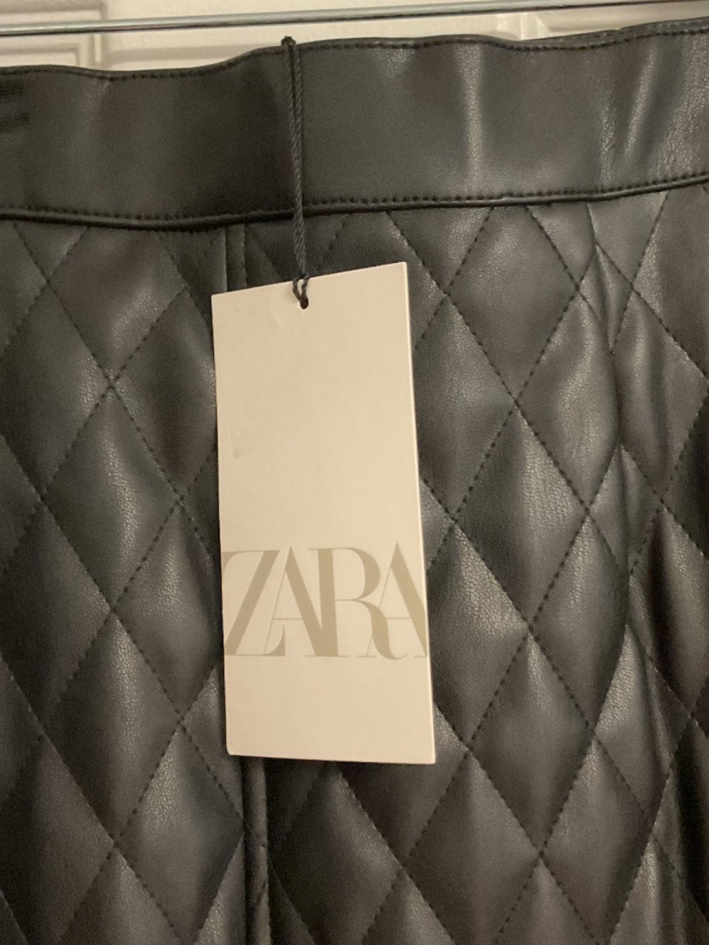 💐NWT💐 Zara Faux Black Leather Quilted Mini Skirt - size XS - Picture 4 of 6